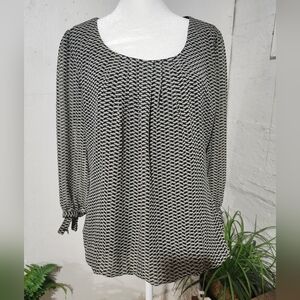 Sara‎ Michelle Women's Black and Beige Pattern Bubble Blouse. Size M